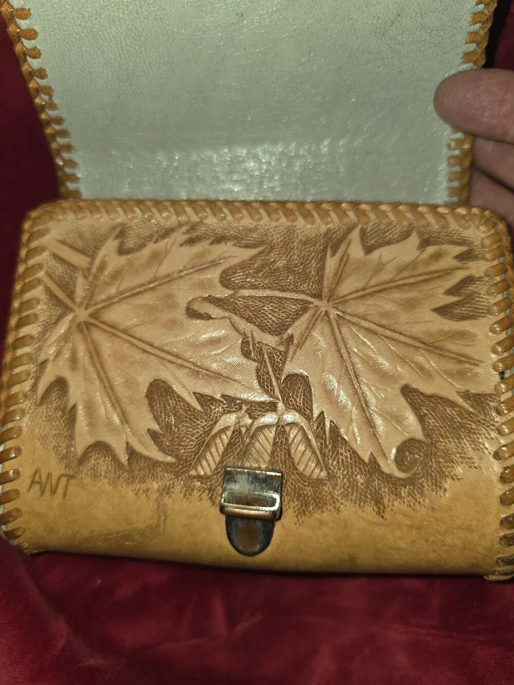 Handcrafted Tan Leather Horse-Embossed Men's Belt Buckle Wallet Pouch